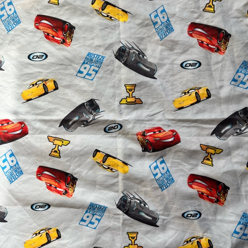 Disney Cars Red and Yellow Set - Picture 5 of 6